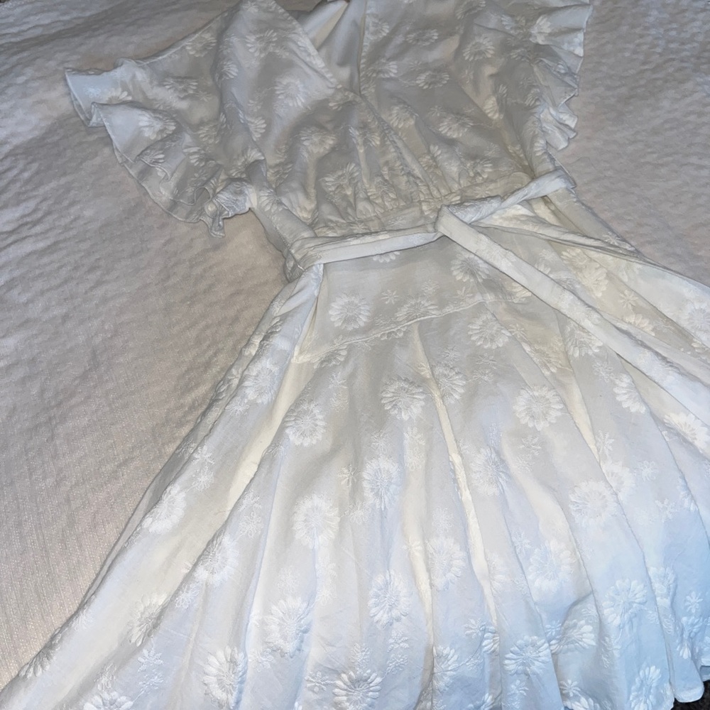 GB Dillards white floral mini dress with tie waist
